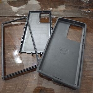 OtterBox Defender Series Black Phone Snap Protector Case with Frame S22 Ultra